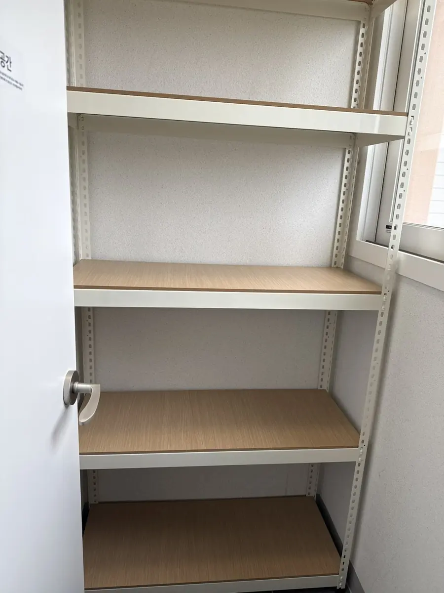 인천 부평 E편한세상그랑힐스 발코니 창고 선반 설치 현장 사진 8