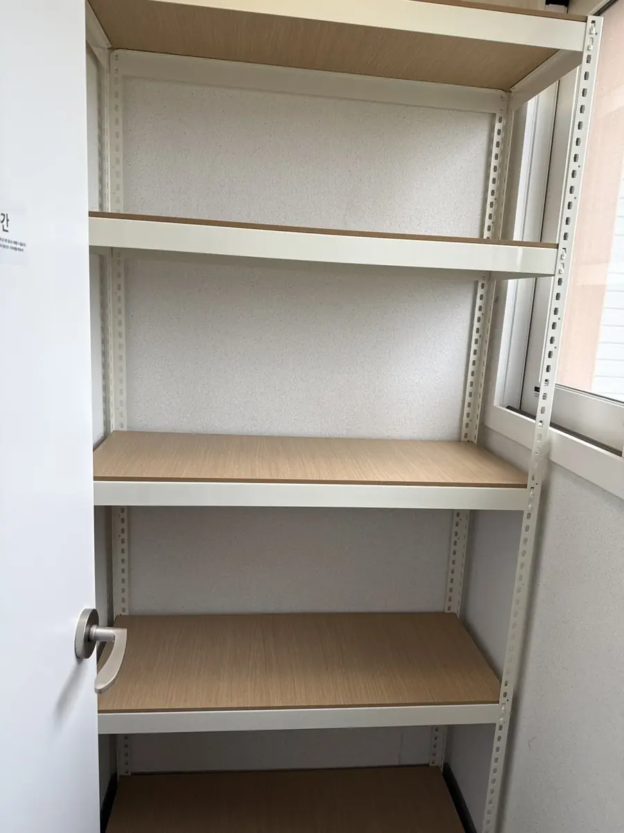 인천 부평 E편한세상그랑힐스 발코니 창고 선반 설치 현장 사진 9